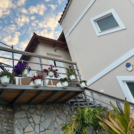 Amazing Familiar Apartments And Rooms Sarandë 外观 照片