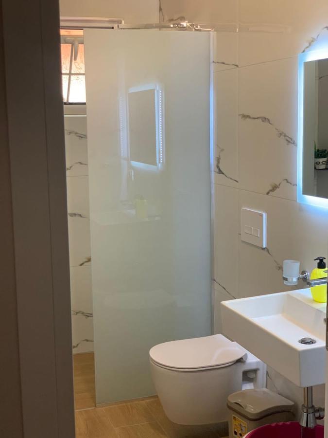 Amazing Familiar Apartments And Rooms Sarandë 外观 照片
