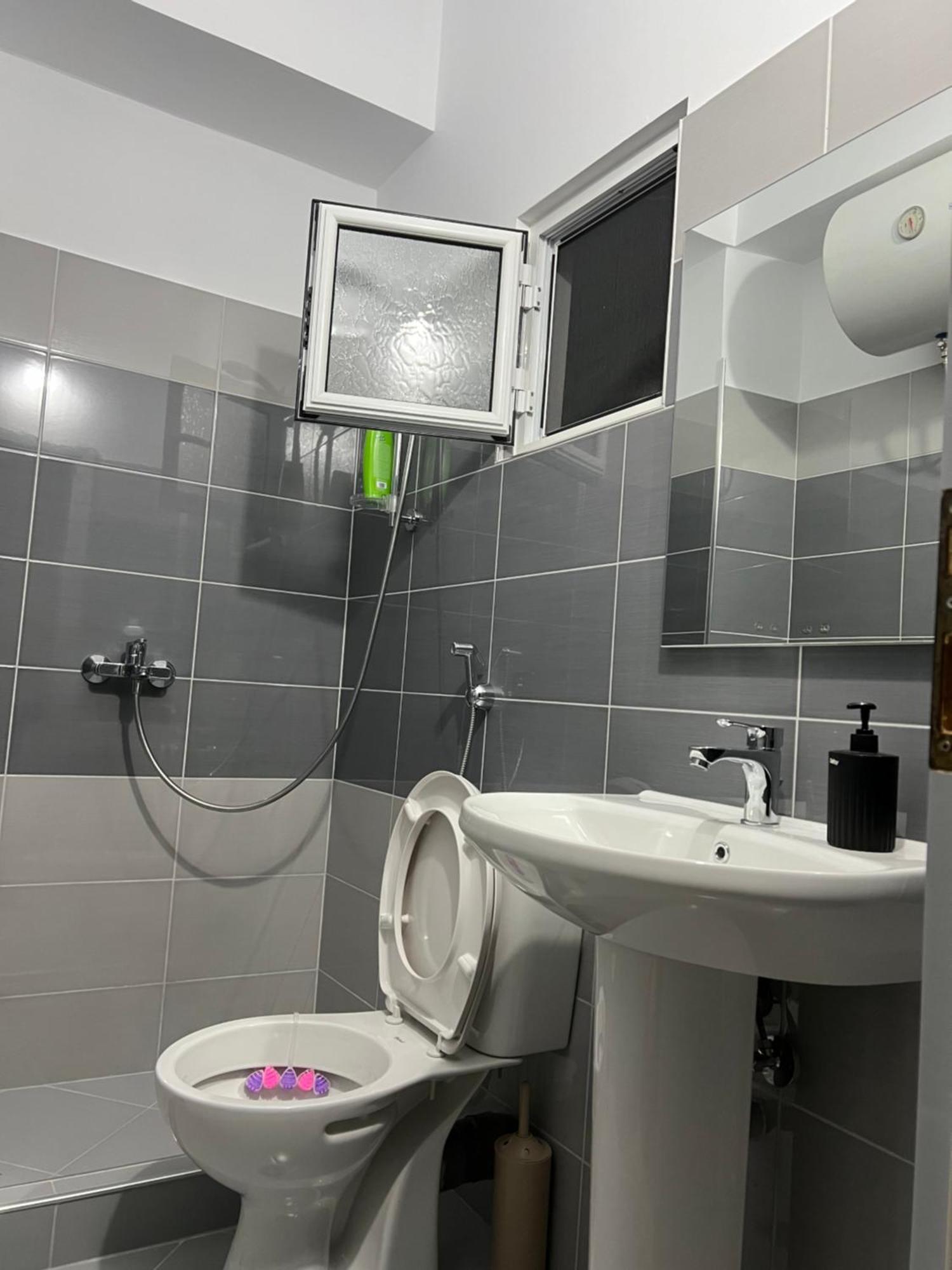 Amazing Familiar Apartments And Rooms Sarandë 外观 照片